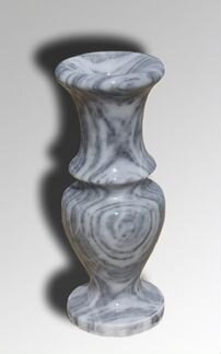 Памятники и вазы из мрамора