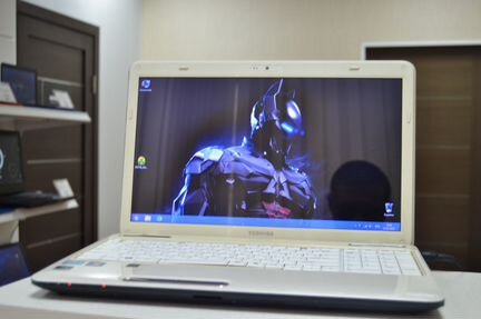 Игровой ноутбук Toshiba (Core i3/ GeForce 525)