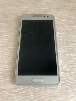 Телефон Samsung Galaxy A3 (2016)