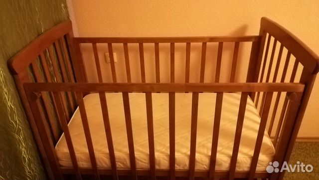 Детская кроватка с маятником + матрас