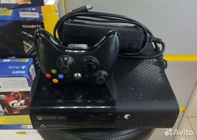 Xbox 360 Slim E Freeboot 500gb+200игр