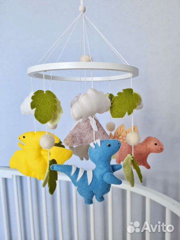 Мобиль на кроватку из фетра
