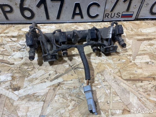 Топливная рампа с форсунками Peugeot Partner 1.6