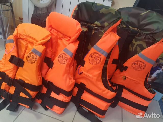 Спасательный жилет с воротником