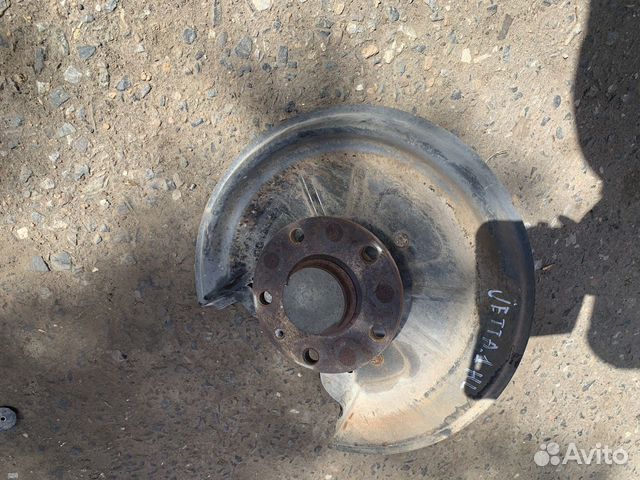 Кулак поворотный задний левый правый VW Jetta 5