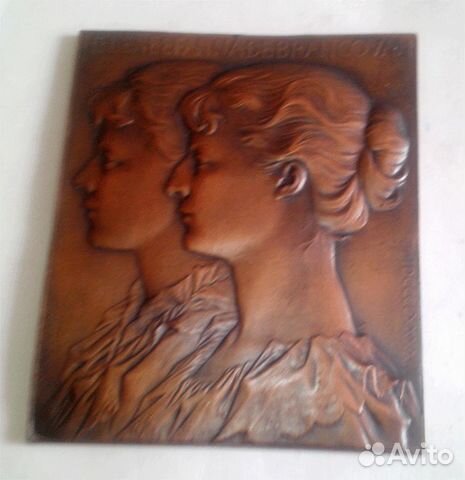 Плакетка Helene Anna de Brancovan Chaplain много