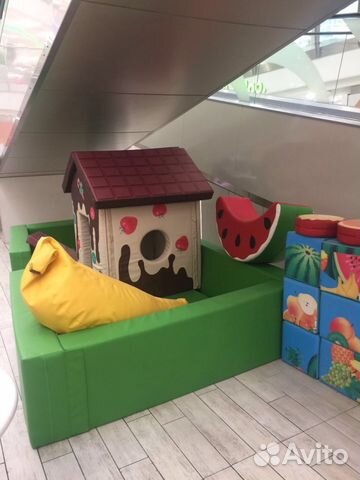 Игровая площадка для детей с мягкими бортиками