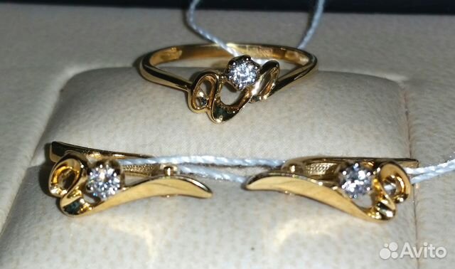 Комплект золотой (серьги+кольцо) с 3 бриллиантами Комплект золотой (серьги+кольцо) с 3 бриллиантами