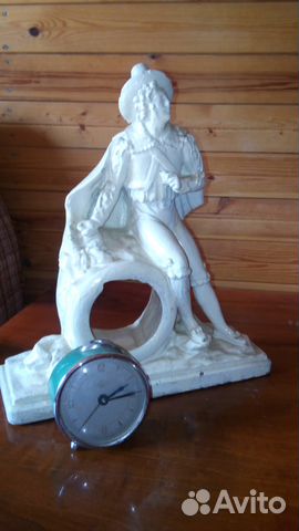 Часы-статуэтка Часы-статуэтка