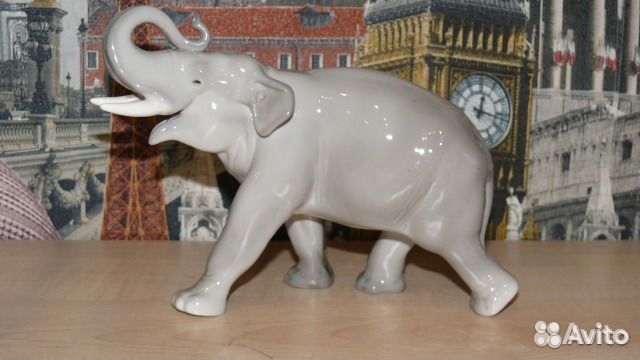 Фарфоровая статуэтка 