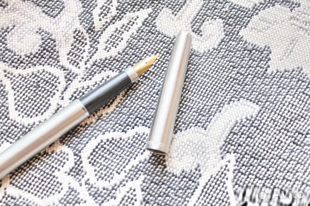 Ручка перьевая с золотым пером