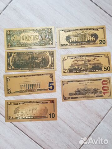 Золотые банкноты доллары