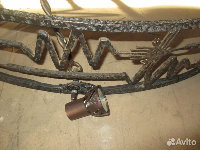 Остались кованные люстры