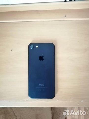 Apple iPhone 7 32GB (черный)