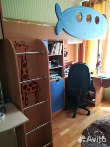 Детский уголок с кроватью, столом и шкафом