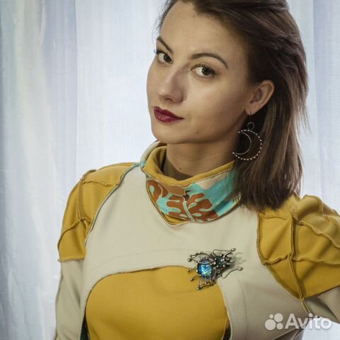 Витражная голубая брошь Косможук