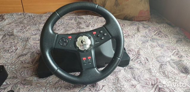 Руль и педали для компьютера Руль и педали для компьютера