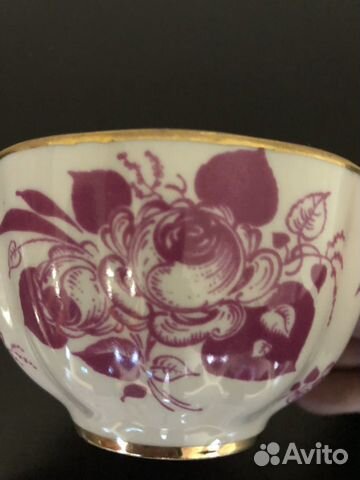 Фарфоровые чашки с блюдцами Фарфоровые чашки с блюдцами