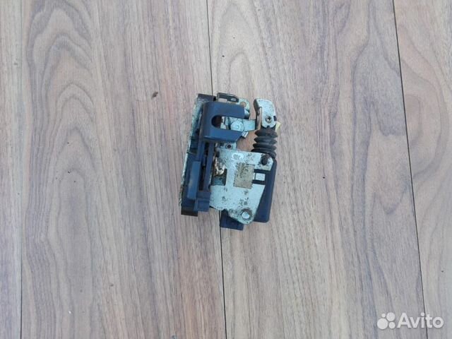 Замок двери передней правой Renault Sandero