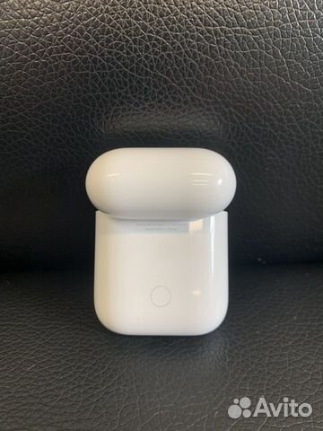 Беспроводные наушники AirPods2 Беспроводные наушники AirPods2