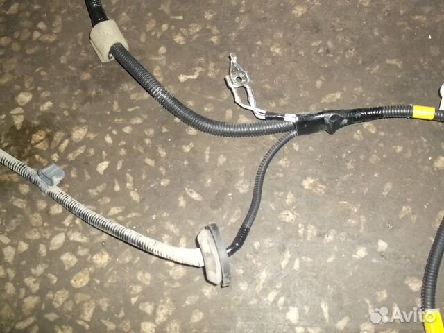 Электропроводка двери багажника (Toyota Camry)