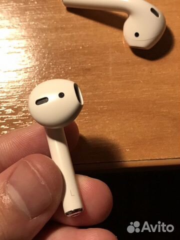 Наушники airpods 2 поколения Наушники airpods 2 поколения
