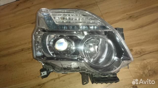 Фара правая ксенон Nissan X-Trail T31 Фара правая ксенон Nissan X-Trail T31