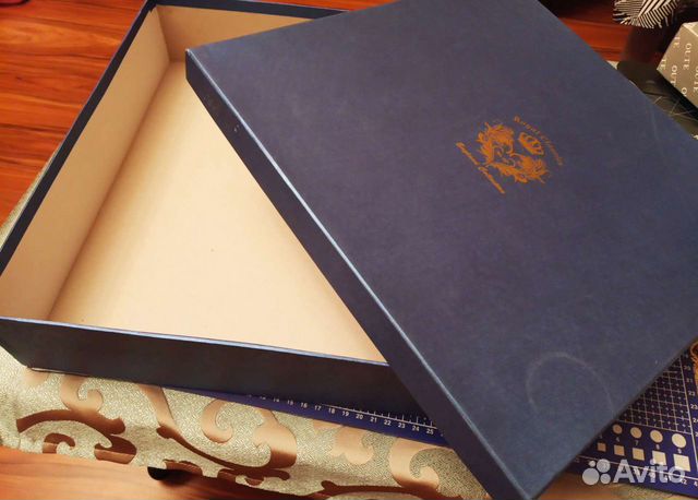 Подарочная коробка