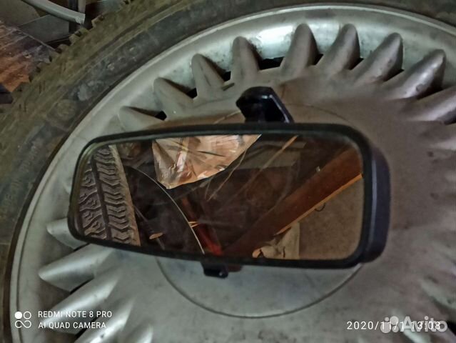 Внутри салонное зеркало