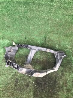 Кронштейн крепления фары передний левый Mitsubishi