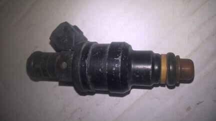 Топливная форсунка 058 133 551 A на VW Пассат В-5