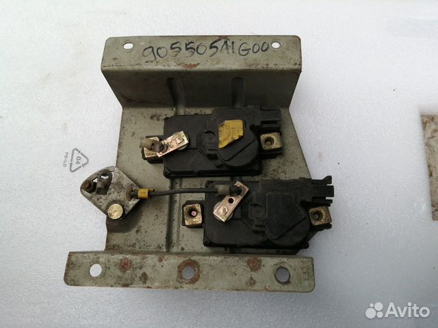 Замок стекла двери багажника Nissan Terrano D21