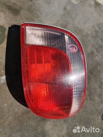 Стоп-сигнал правый Toyota Vitz SCP10