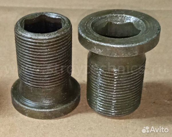 Болт-футорка (675-35-15)