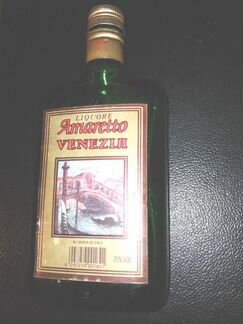 Бутылки стеклянные оригинальной формы