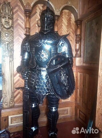 Рыцарь с мечом и щитом