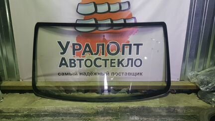 Лобовое стекло Nissan Atlas F23