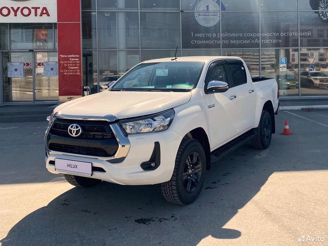 Hilux 2021 белый. Тойота хайлюкс пикап 2012. Кабина хайлюкс. Кабина хайлюкс. Тойота хайлюкс блэк оникс.