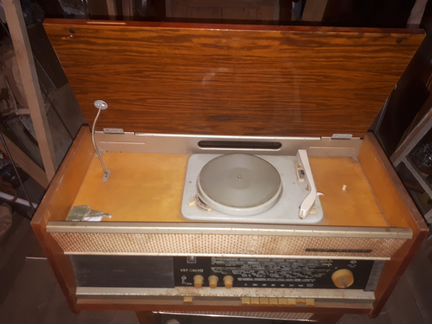 Радиола времен СССР VEF Radio 60х годов