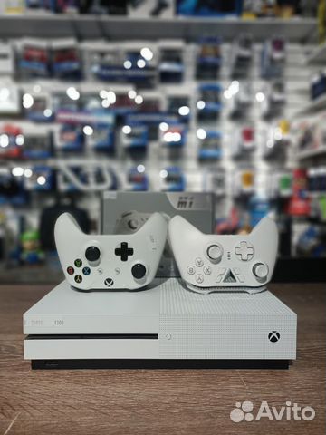 Xbox One S 1000gb + два геймпада