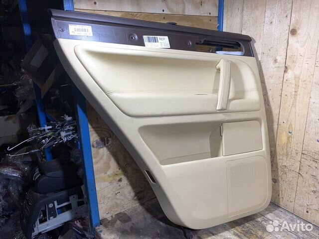 Обшивка задней левой двери VW Touareg GP 79105