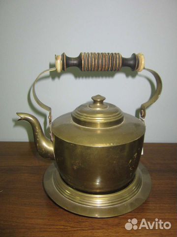 Антикварный чайник на подставке 1900-е годы