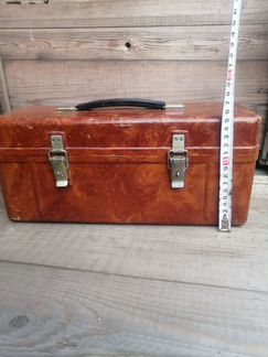 Ящик с ручкой на замочках