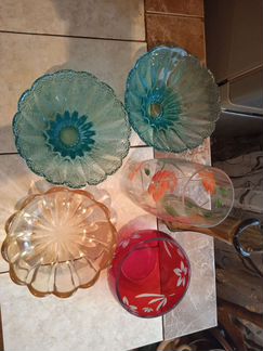 Вазы урановое, медовое, рубиновое стекло