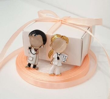 Брошь для врача или медсестры (подарочная коробка)