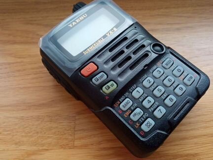 Радиостанция Yaesu VX-6R, новая