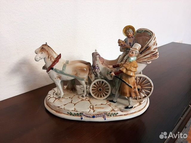 Фарфор статуэтка Карета с дамой и кавалером гдр