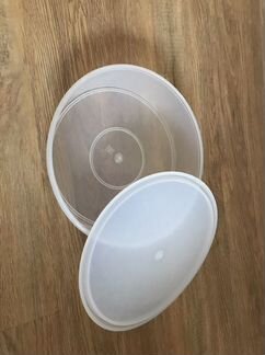 Пластиковый контейнер с крышкой. 1,3 л