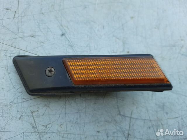 Повторитель на крыло левый желтый BMW 34