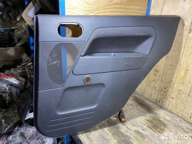 Обшивка задней правой двери Ford Fusion 79070